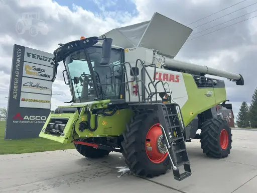 [Clinton, IL] 2022 CLAAS TRION 740 